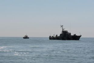 Освещает зеленым лучом по ночам: в Штабе ООС сообщили о провокациях в Азовском море со стороны ФСБ РФ