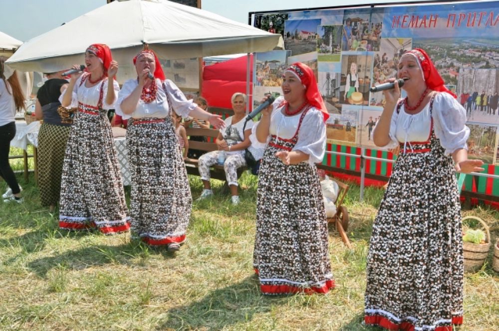 Оба дня проходили выступления творческих коллективов области.