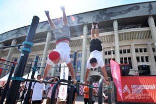 Победители национальных чемпионатов по воркауту в 6-й раз состязались в Москве.