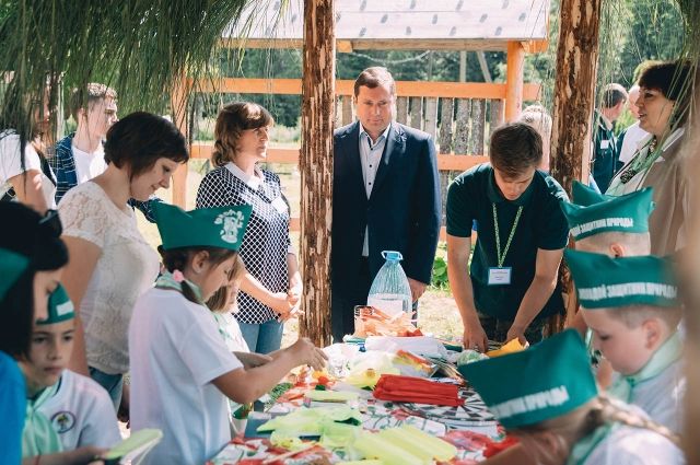 На экологической тропе постоянно проходят занятия с учениками школ, причем не только из Угранского района.