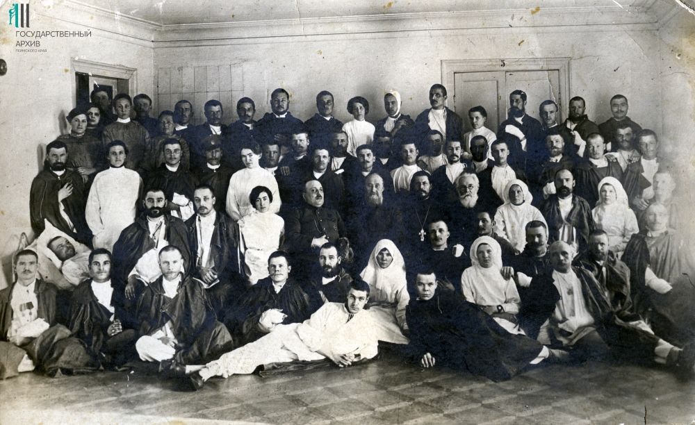 Раненые на фронтах Первой мировой войны на лечении в госпитале Кунгура, 1915 год.