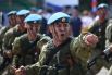 Десантники во время показательных выступлений на праздновании Дня Воздушно-десантных войск в 83-й отдельной гвардейской десантно-штурмовой бригаде в Уссурийске.