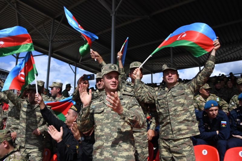 Военнослужащие команды армии Азербайджана.