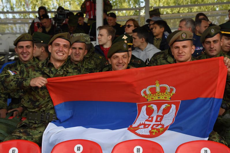 Военнослужащие команды армии Сербии во время соревнований.