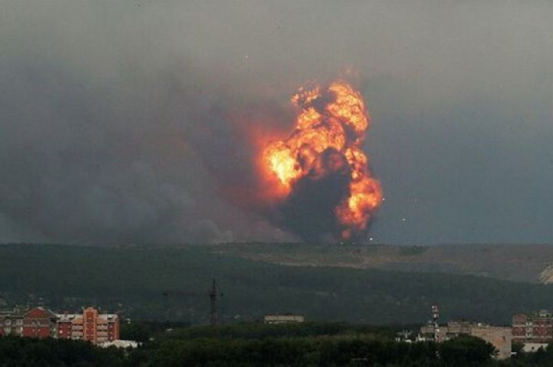 В ближайших деревнях в жилых домах повыбивало окна.