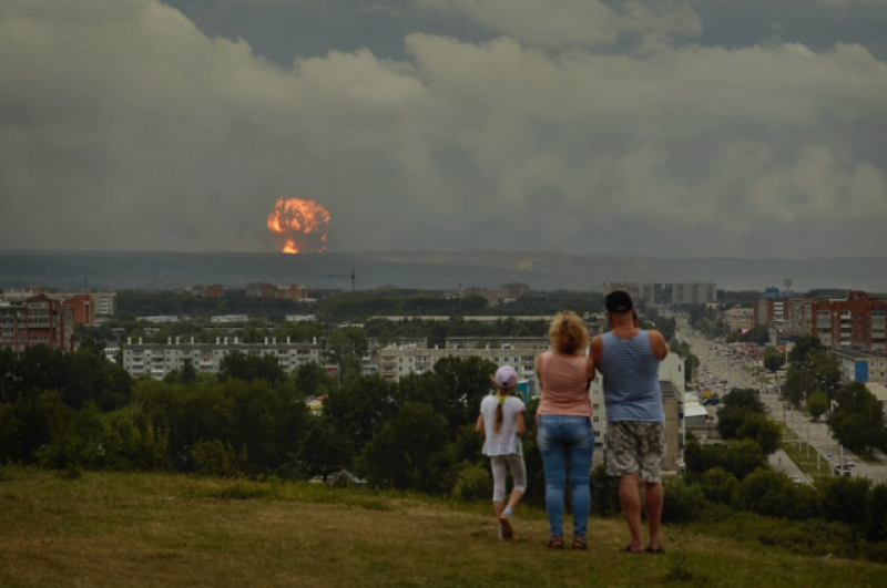 Взрывы прогремели в районе 17:00.