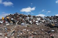 Без добросовестной работы утилизирующих организаций опасные отходы могут оказаться на ближайшей свалке