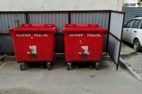 В Тобольск привезли 100 новых мусорных баков