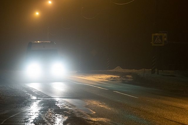 Чтобы водители транспортных средств видели пешеходов в темное время суток, их одежда должна быть оснащена светоотражающими элементами.