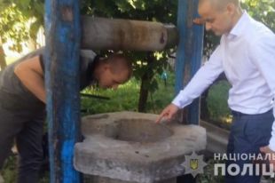 В Одесской области в пылу ссоры мужчина бросил тещу своего брата в колодец