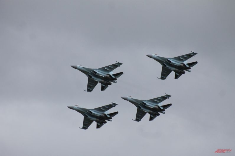 Истребители Су-35С открыли «Авиамикс» воздушным боем.