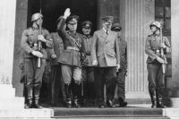 10 июня 1941 года. Антонеску и Гитлер выходят из Фюрербау (Мюнхен).