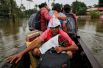 Эвакуация пострадавших от наводнения в штате Керала.