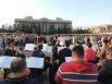 На уличный концерт пришло несколько сотен красноярцев.