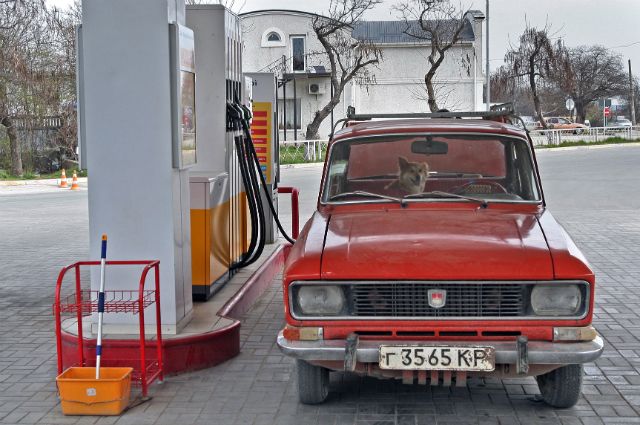 В Казахстане бензин оказался дешевле, чем в России