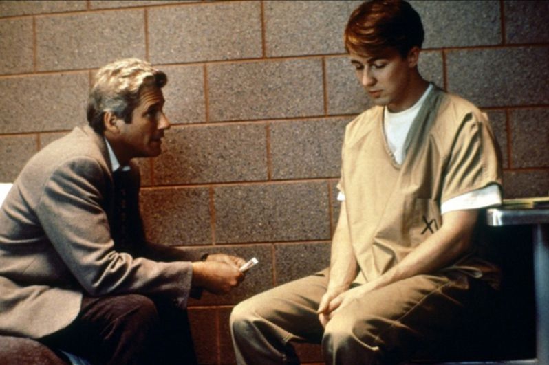 «Первобытный страх» (1996) — подросток Аарон Стэмплер, обвиняемый в убийстве архиепископа.