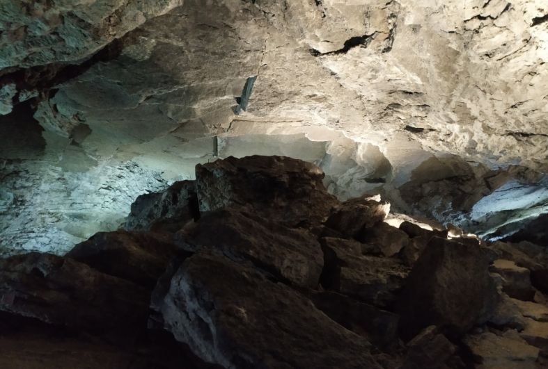В пещере насчитывается 58 гротов.
