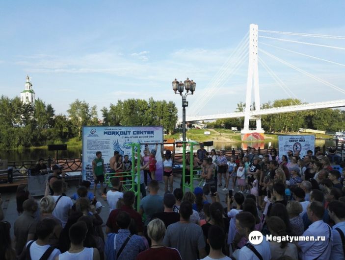 Народные гулянья 16 августа открылись на набережной реки Туры фестивалем экстремальных видов спорта.