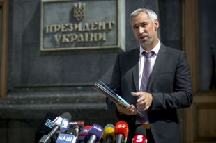 У Зеленского анонсировали отсрочку штрафов для «евробляхеров»