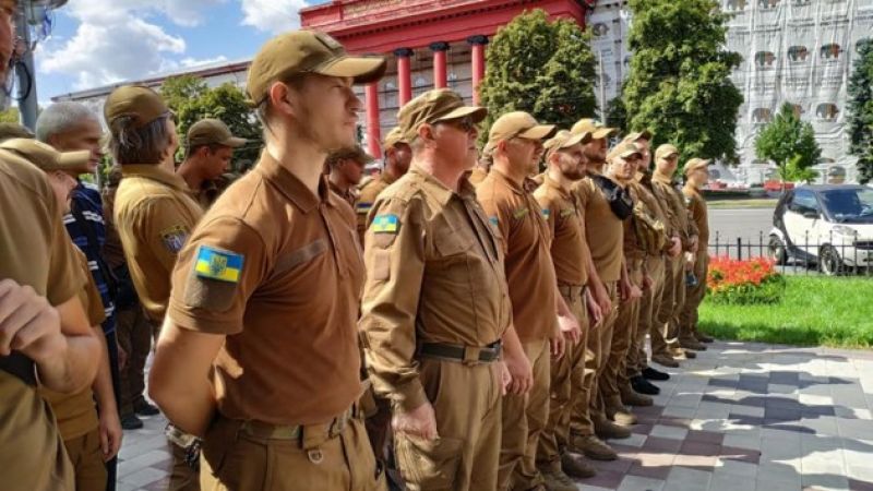 Марш защитников Украины - еще одно мероптиятие, которое проходит уже без участия официальных лиц - при помощи волонтеров и неравнодушных граждан.