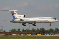 За два месяца до теракта. Тот самый Ту-154 заходит на посадку в московском международном аэропорту Домодедово. 