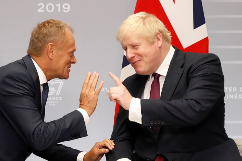 Премьер-министр Великобритании Борис Джонсон и глава Евросовета Дональд Туск во время двусторонней встречи.