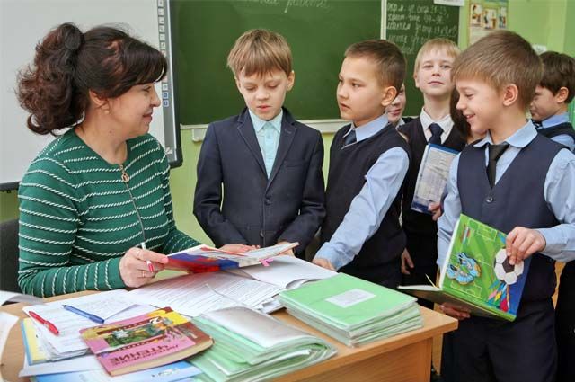 По поручению главы Коми Сергея Гапликова министерство ведёт работу по ликвидации двусменного обучения в школах и очереди в детские сады для детей ясельного возраста.