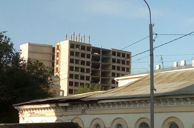 В Оренбурге демонтированы несколько этажей недостроя на Советской