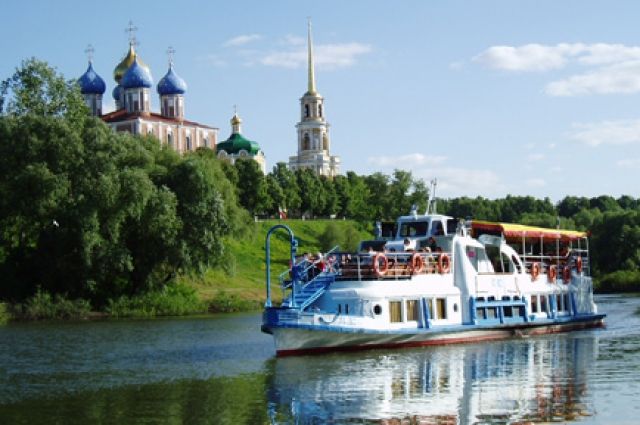 А ведь ещё недавно к пристани у Рязанского кремля подходили теплоходы. Сегодня к ней и на лодке не подплывёшь…