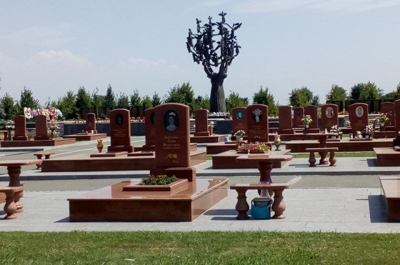 В Городе ангелов похоронены 266 жертв теракта.