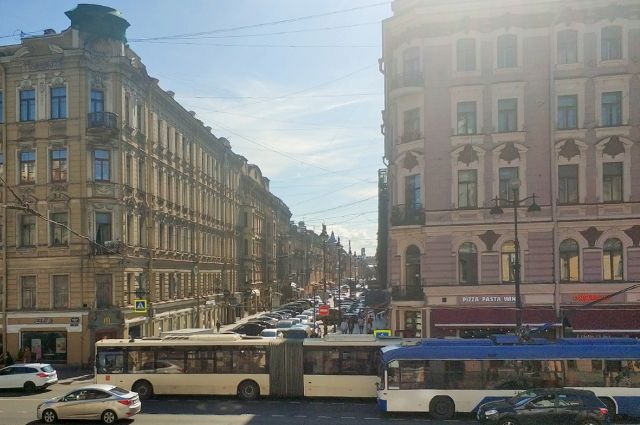 Перекресток Невского и Рубинштейна. Одно из самых шумных мест Петербурга.