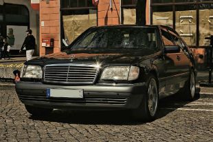 Mercedes-Benz S600.