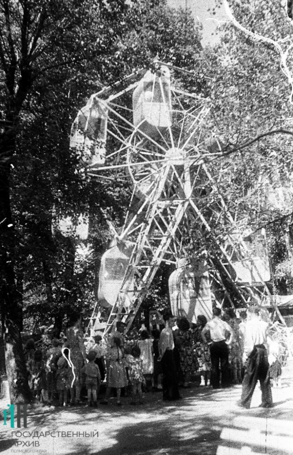 Катание на карусели, 1955 год.