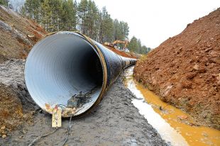 Уже в 2020 году по этой трубе будут передвигаться огромные массы воды.