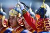 Почетный караул у Государственного дворца на площади имени Сухэ-Батора в Улан-Баторе готовится к церемонии официальной встречи президента РФ Владимира Путина, прибывшего в Монголию с официальным визитом.