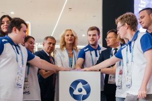 На площадке TeenPower инициативу молодёжи высоко оценили глава Татарстана Р. Минниханов, вице-премьер Т. Голикова и гендиректор «Росатома» А. Лихачёв (слева направо).
