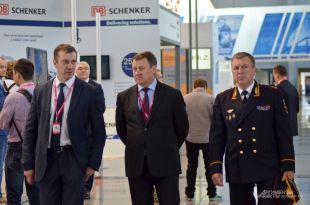 Генерал-лейтенант Александр Вяткин (в центре) семь лет возглавлял региональное УФСБ.