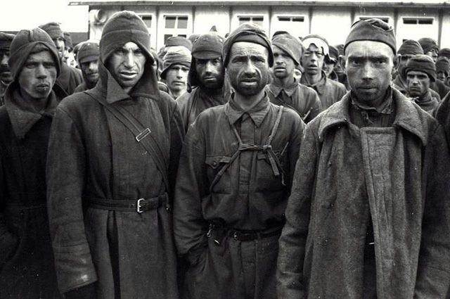 Советские военнопленные.