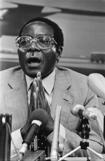 Мугабе в должности премьер-министра, 1982 год.