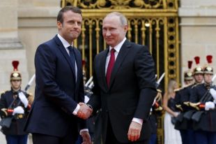 Путин и Макрон обсудили встречу в «нормандском формате»