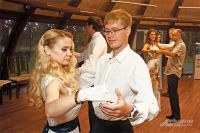 На мастер-классы по историческим танцам участники приходят в красивых платьях и костюмах.