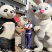 А еще под Киевом прошел уже традиционный ПапаFest, где одним из гостей был шоумэн и отец двух дочек Дядя Жора. Папа-слет представлял собой тусовку пап и их детей, а также мастер-классы от психологов, тренинги и выставки.