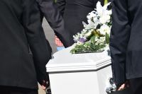 Средняя стоимость похорон зависит как от региона России, так и от размера кошелька.