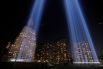 Столбы света на месте разрушенных башен Всемирного торгового центра.