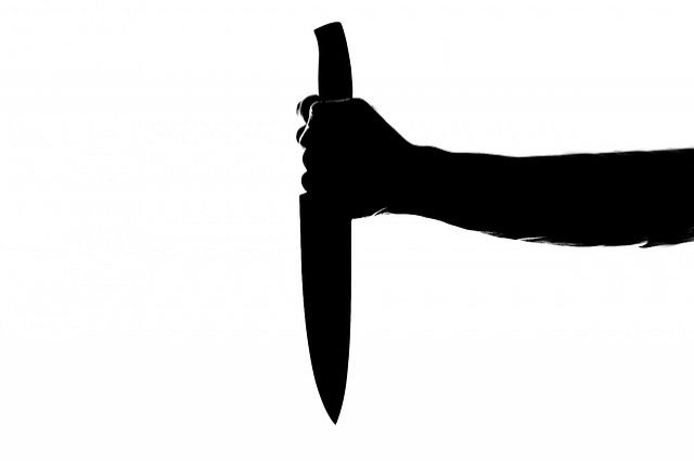 В Медногорске 19-летний рецидивист 5 раз ударил ножом пенсионера. 