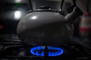 За удары чайником собутыльника орчанин отправлен в колонию.