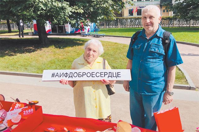Самая потрясающая посетительница нашего стенда на фестивале «Добрая Москва» – Александра Беляева, пережившая блокаду. Ей 98 лет.
