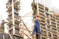 Зарплата строителей в среднем начинается от 30 тысяч рублей.