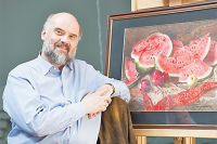 Народный художник России Сергей Андрияка пишет так, что цветы на его картинах хочется понюхать, а фрукты – съесть. 