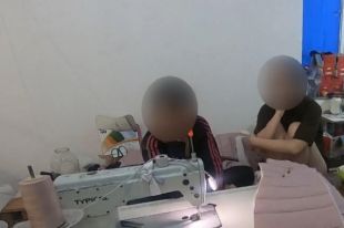 Под Одессой мигранты штамповали в подпольном цехе «брендовую» одежду